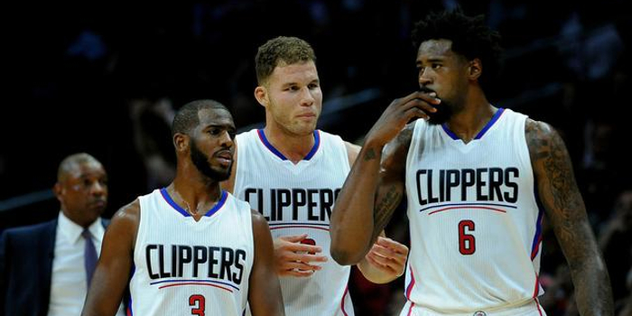 重庆狼队 vs 北京WB，强强对决，狭路相逢，谁能晋级败者组决赛？