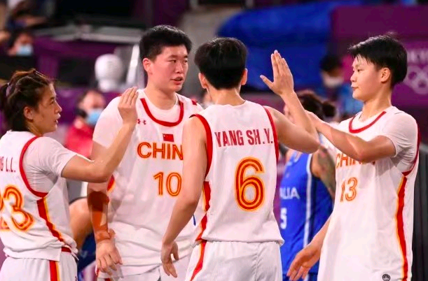 C罗补时造点，他走到马内身边让马内来主罚43亮76回复